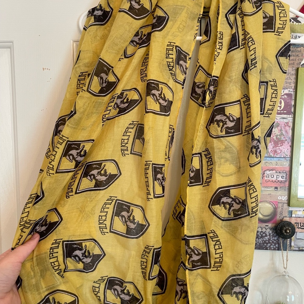 HARRY POTTER HUFFLEPUFF Infinity Scarf